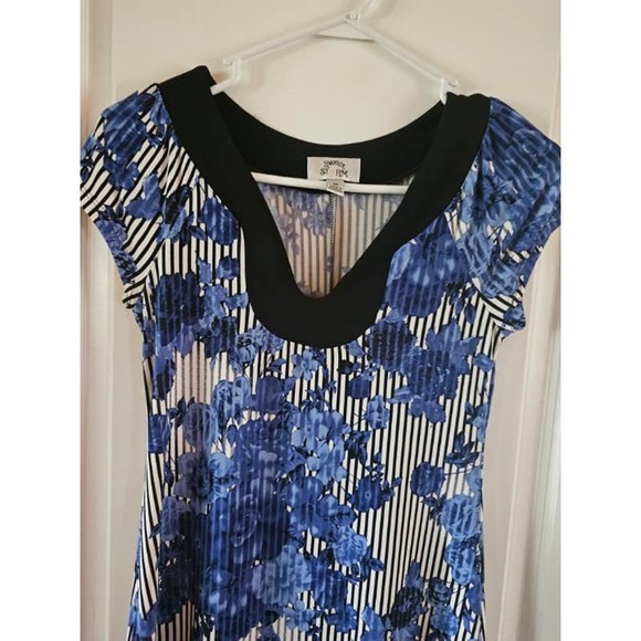 Slip-on Blue and White Floral & Stripe Slip on Dress - Picture 5 of 8